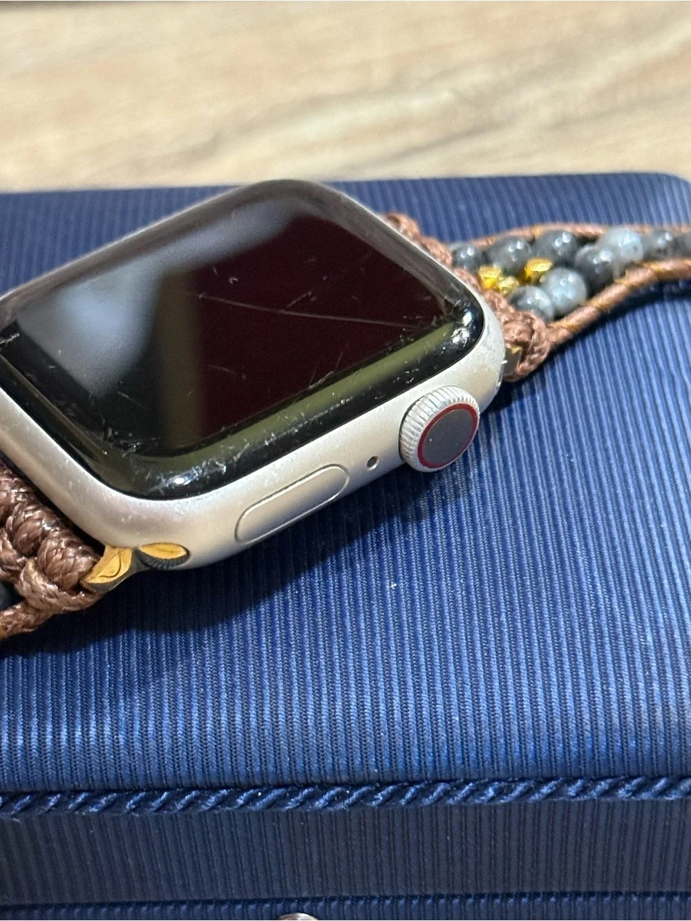 Apple Watch Series 8 41mm GPS + Cellular Starlight Aluminum Apple Watch